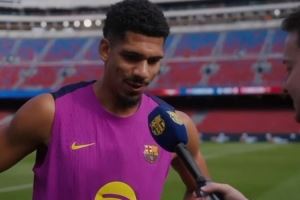 超2万人观看训练!阿劳霍:诺坎普棒极了,巴萨球迷从不让人失望 超2万人观看训练!阿劳霍:诺坎普棒极了,巴萨球迷从不让人失望