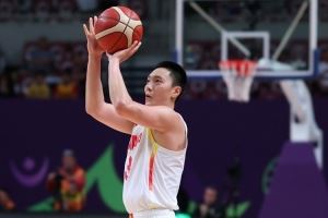 媒体人：中国男篮首发调整一下吧 把不得分的球员放到替补找状态