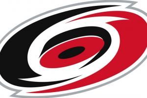 飓风logo撞脸开拓者😂飓风老板买开拓者是因为喜欢他们的logo吧