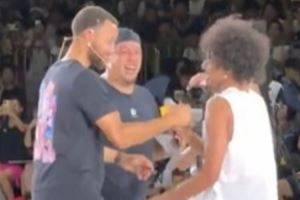 中国U19男篮小将朱正晒与库里参与活动的视频：还是感觉梦里一样