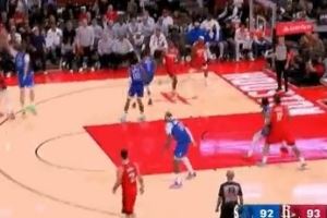 外线开炮！杜兰特连中2记三分 帮助火箭保持微弱领先