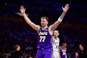 来自NBA官方的肯定！官方晒东契奇多项开季豪华数据！